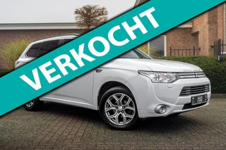 Mitsubishi Outlander 2.0 PHEV Instyle Leder Stoelverwarming Trekhaak Navi Camera 18''