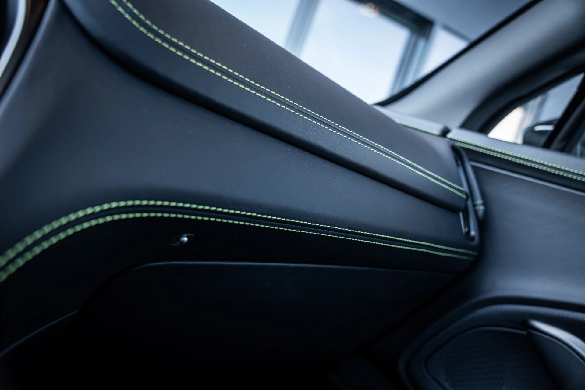 Hoofdafbeelding Aston Martin DBX