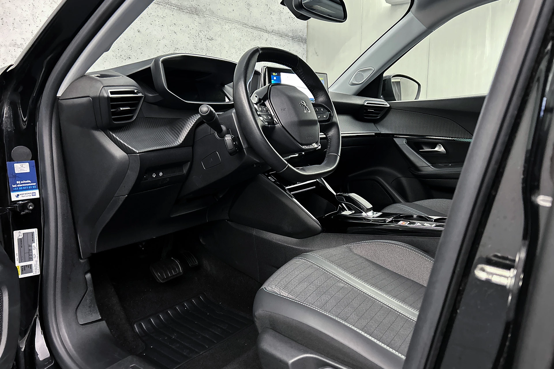 Hoofdafbeelding Peugeot e-2008