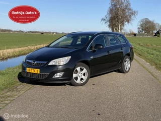 Opel Astra Sports Tourer 1.4 Turbo Business + schade!