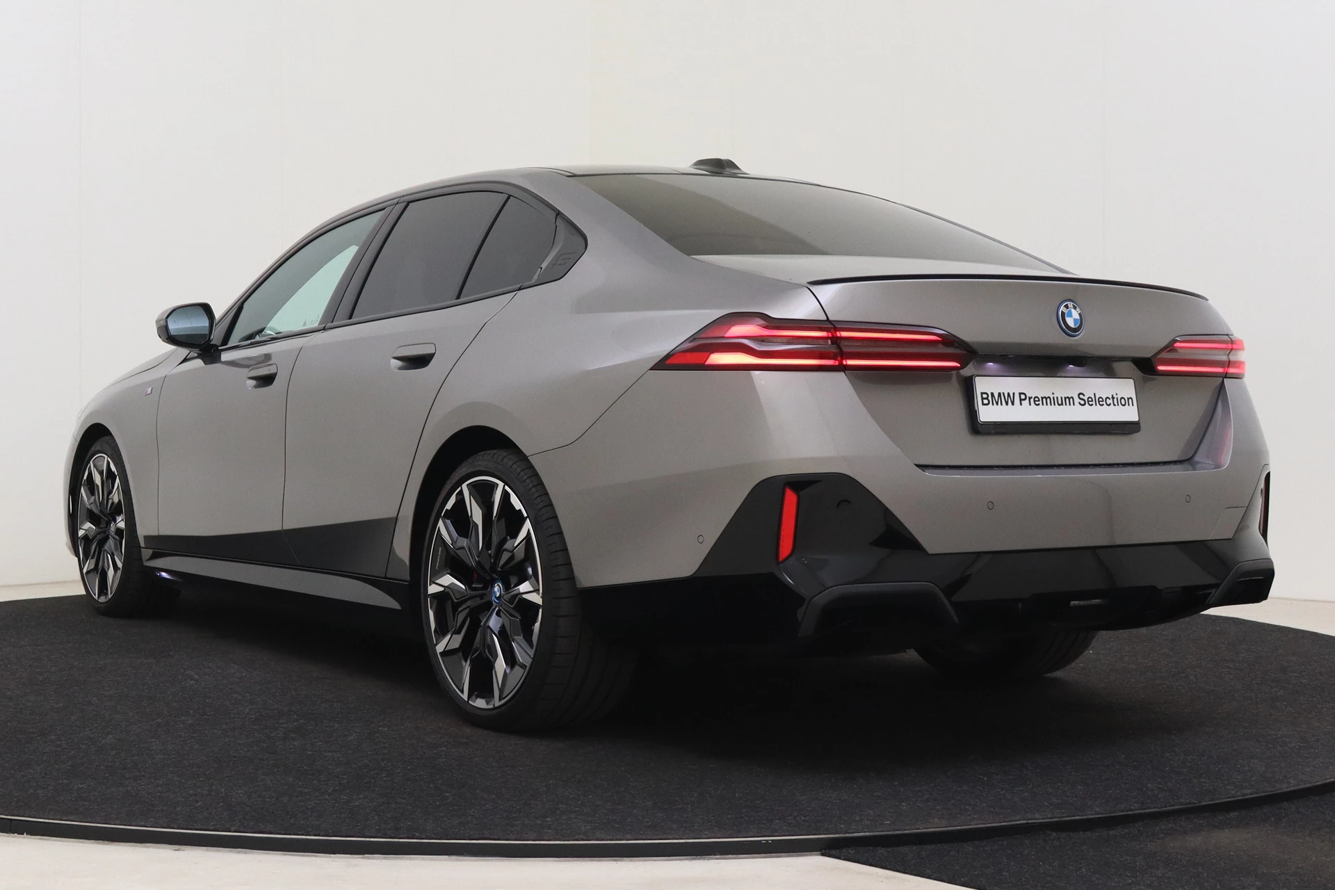 Hoofdafbeelding BMW i5