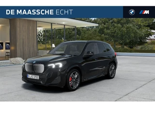 BMW iX1 eDrive20 M Sport / Panoramadak / Trekhaak / Sportstoelen / Achteruitrijcamera / M Adaptief onderstel / Adaptieve LED / Stoelverwarming
