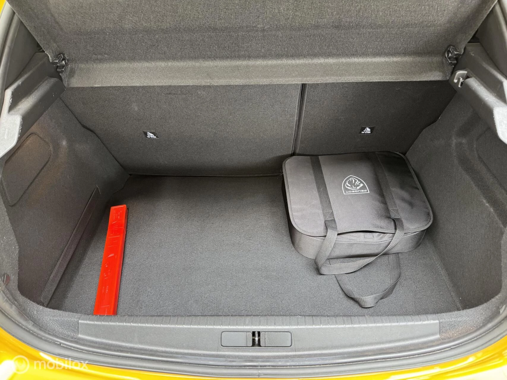 Hoofdafbeelding Peugeot e-208