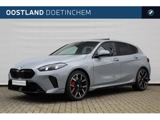 Hoofdafbeelding BMW 1 Serie BMW 1 Serie 120 High Executive M Sport Automaat / Panoramadak / Sportstoelen / Adaptieve LED / M Adaptief onderstel / Parking Assistant Plus / Head-Up / Comfort Access