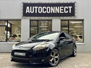 Ford Focus 2.0 EcoBoost ST. LEDER, NAVI, CRUISE, CAMERA, STOELVERWARMING.