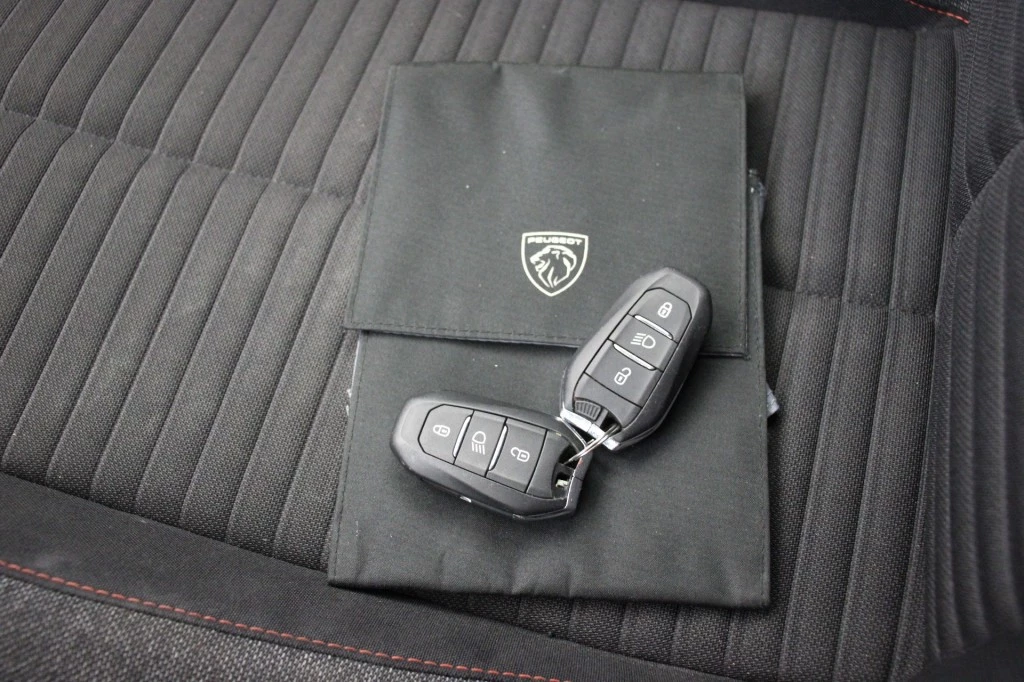 Hoofdafbeelding Peugeot e-2008