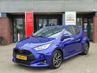Hoofdafbeelding Toyota Yaris Toyota Yaris 1.5 HYBRID DYNAMIC STOELVERW APPLE/ANDROID CLIMA CAMERA AD-CRUISE 16'' LM-VELGEN BLUETOOTH