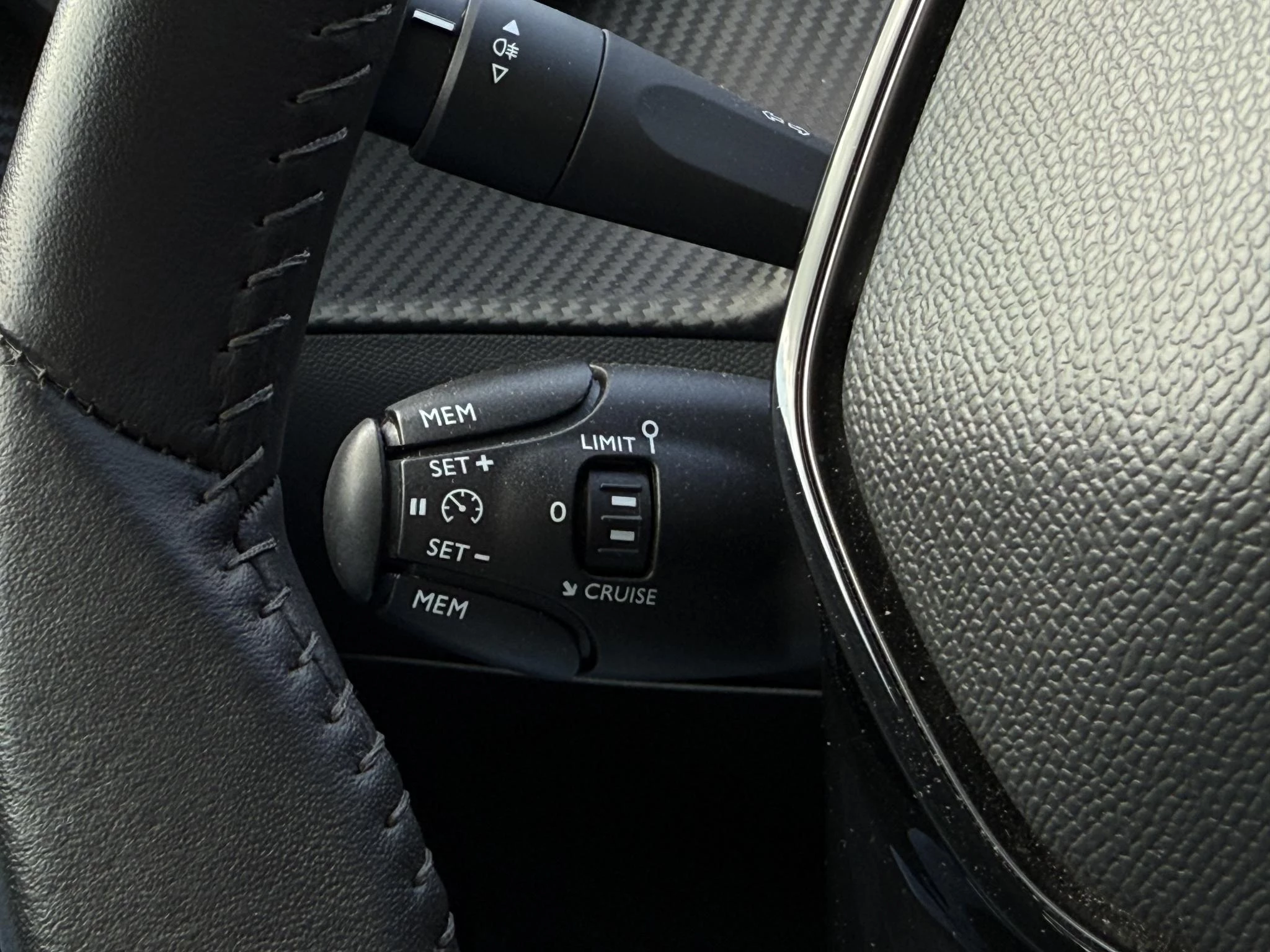 Hoofdafbeelding Peugeot e-208
