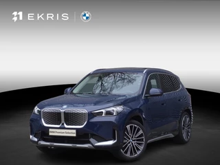 BMW iX1 xDrive30 20 inch Multispaak | Trekhaak met elektrisch wegklapbare kogel | Glazen panoramadak | Extra getint glas | Harman-Kardon sound system | BMW Head-Up Display