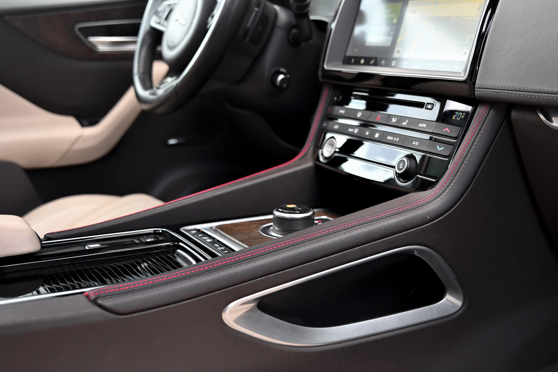 Hoofdafbeelding Jaguar F-PACE