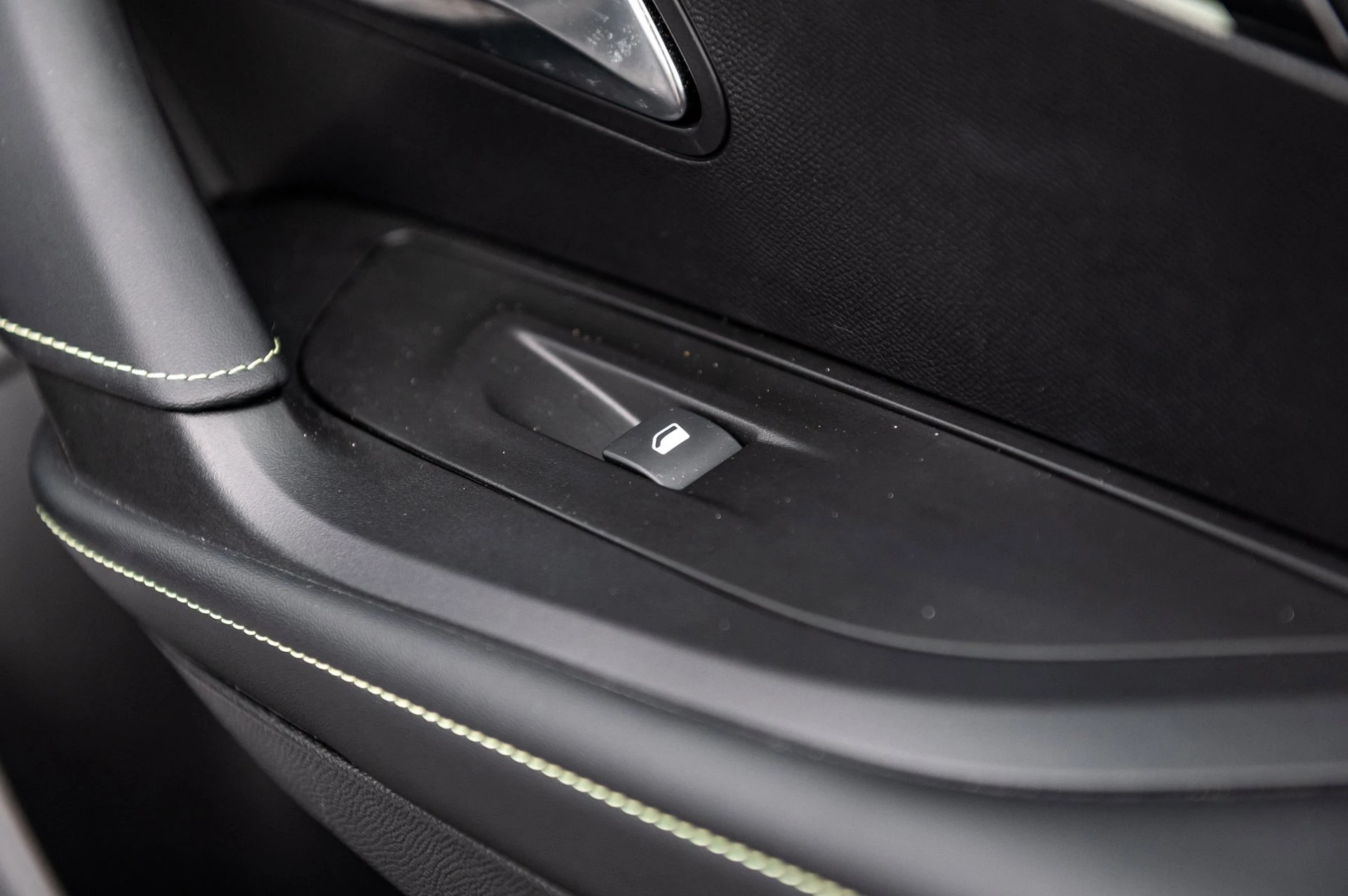 Hoofdafbeelding Peugeot e-2008