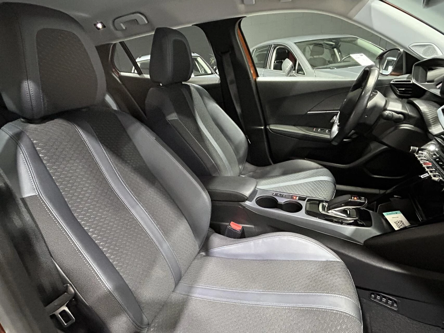 Hoofdafbeelding Peugeot e-2008