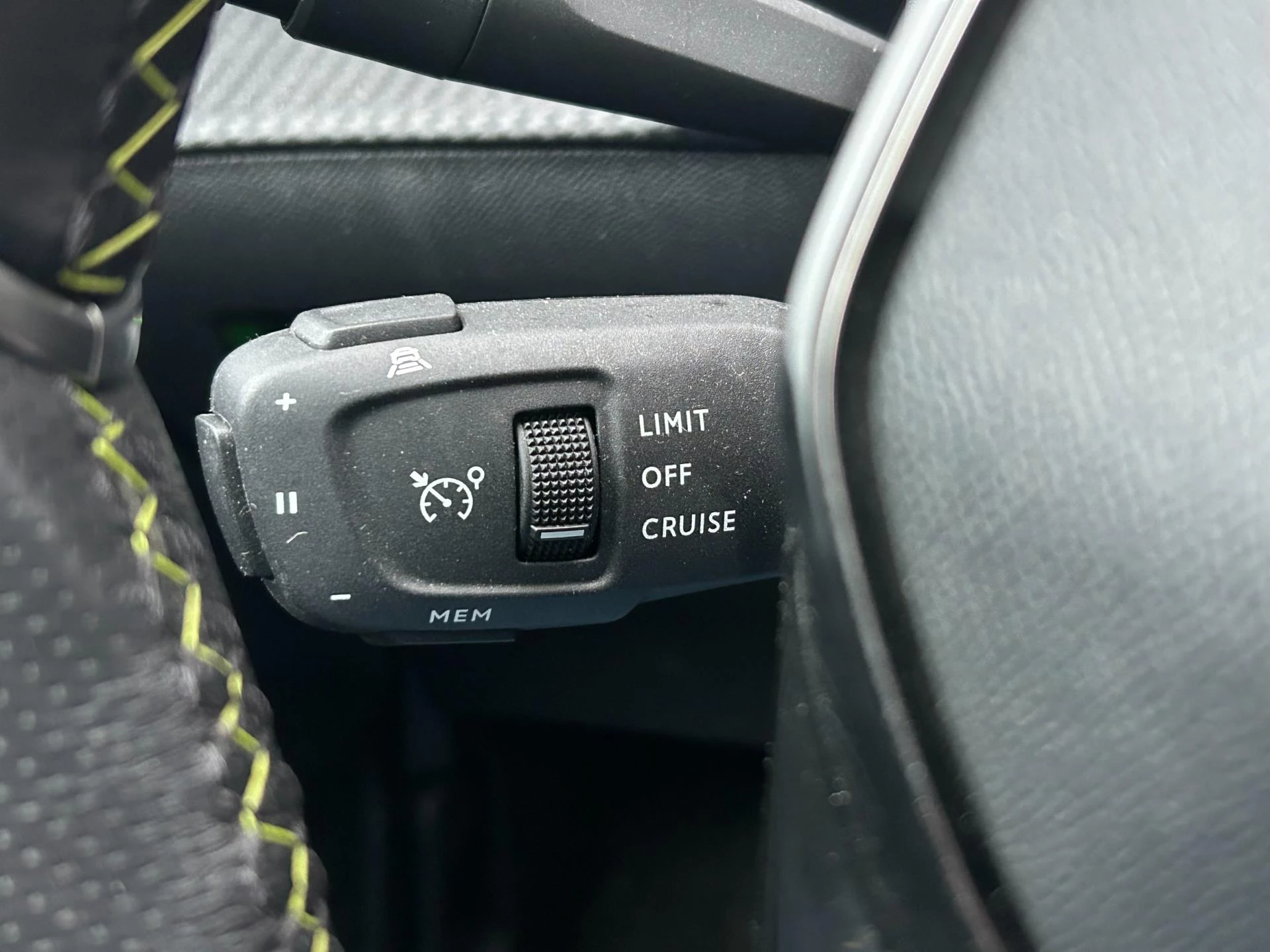 Hoofdafbeelding Peugeot e-208