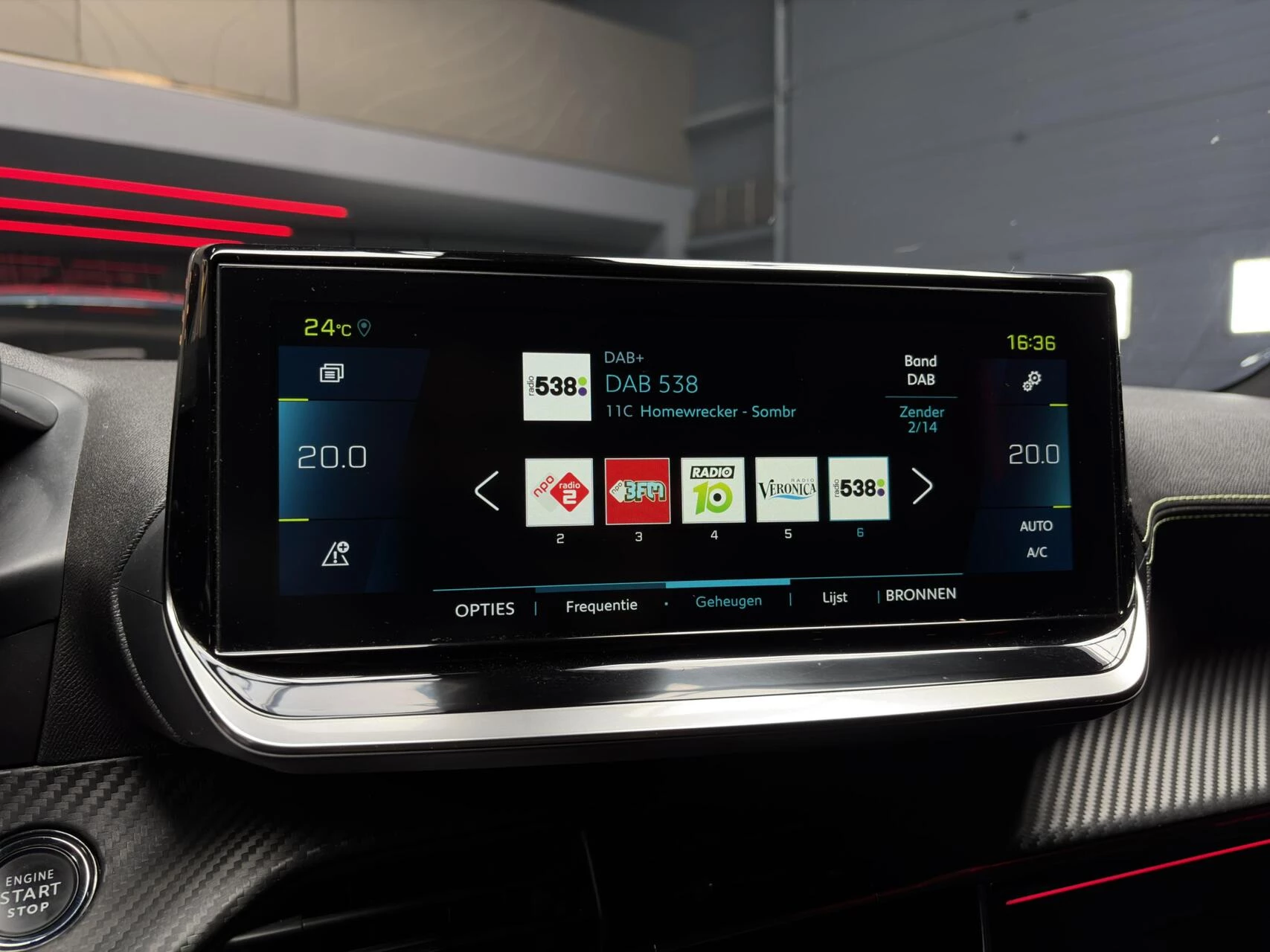 Hoofdafbeelding Peugeot e-2008