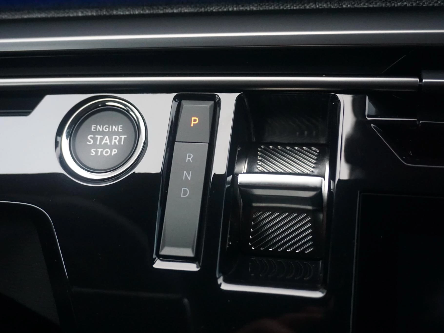 Hoofdafbeelding Peugeot e-3008