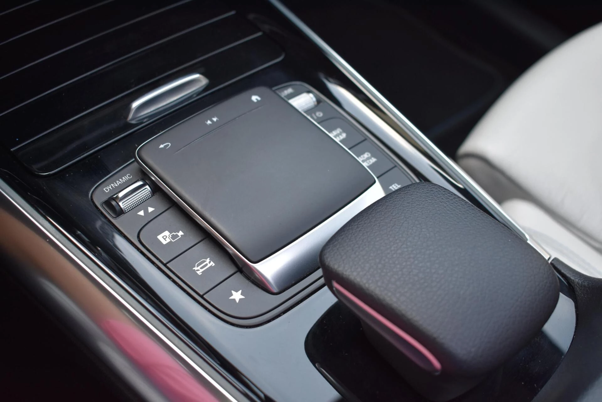 Hoofdafbeelding Mercedes-Benz EQA