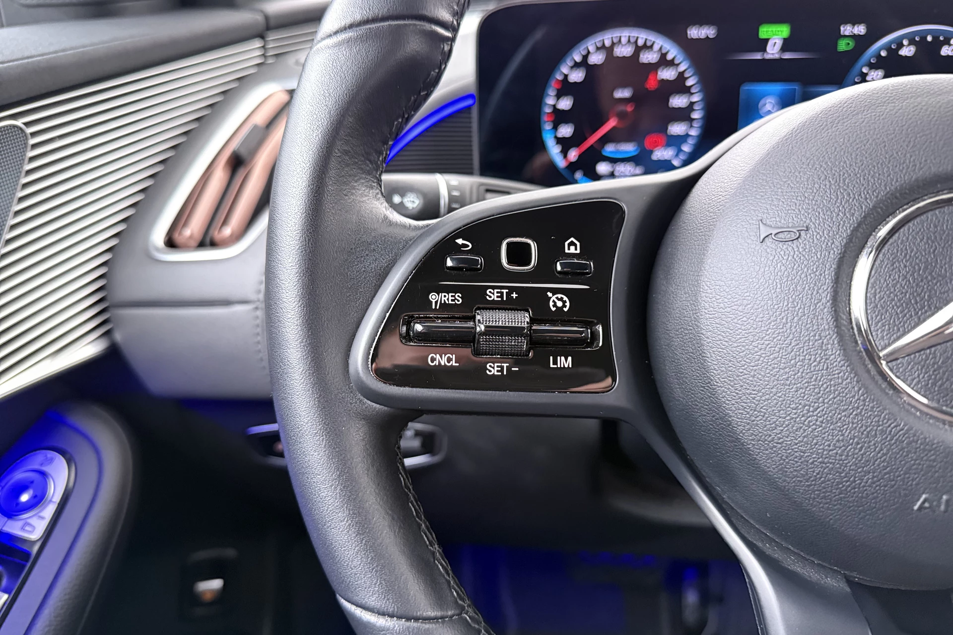 Hoofdafbeelding Mercedes-Benz EQC