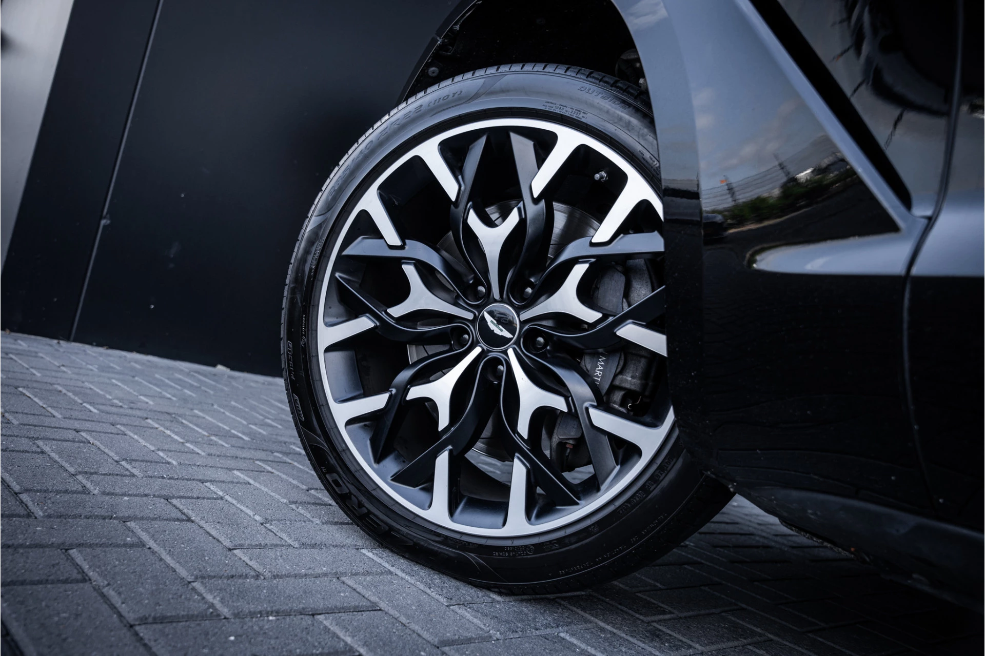 Hoofdafbeelding Aston Martin DBX