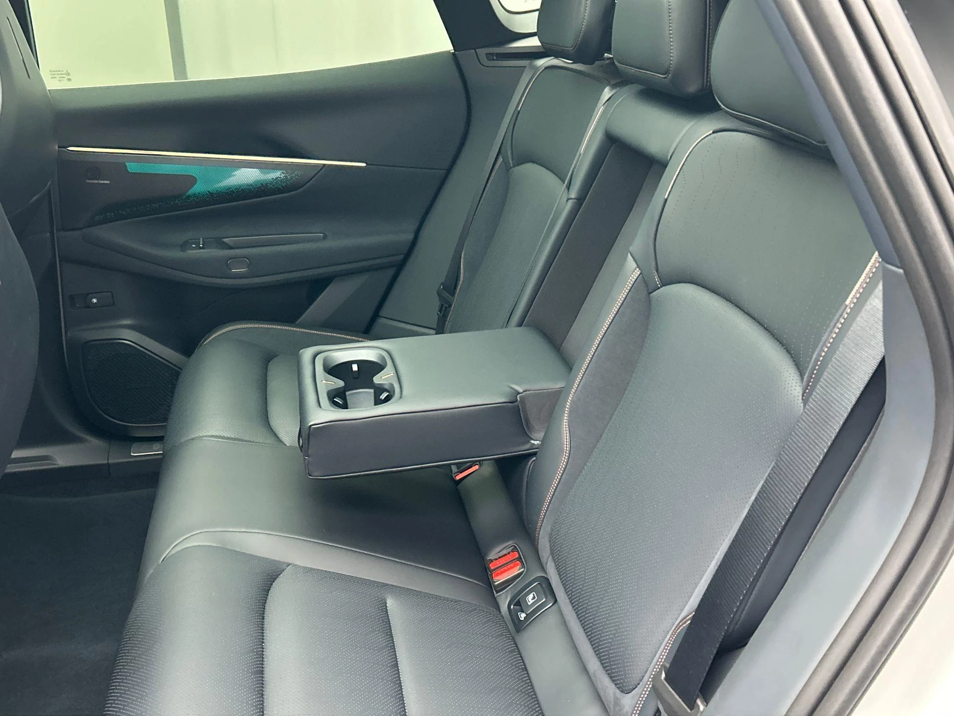 Hoofdafbeelding Lynk & Co 08