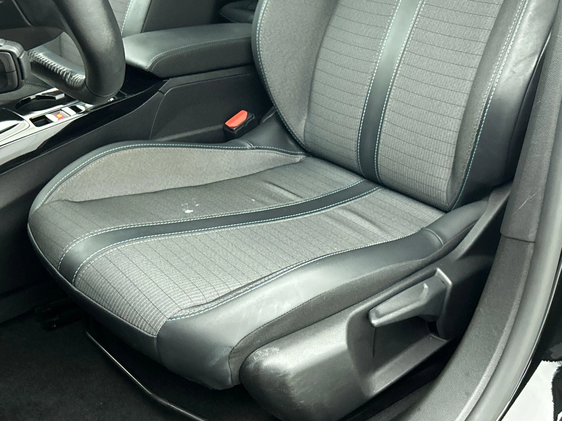 Hoofdafbeelding Peugeot e-208