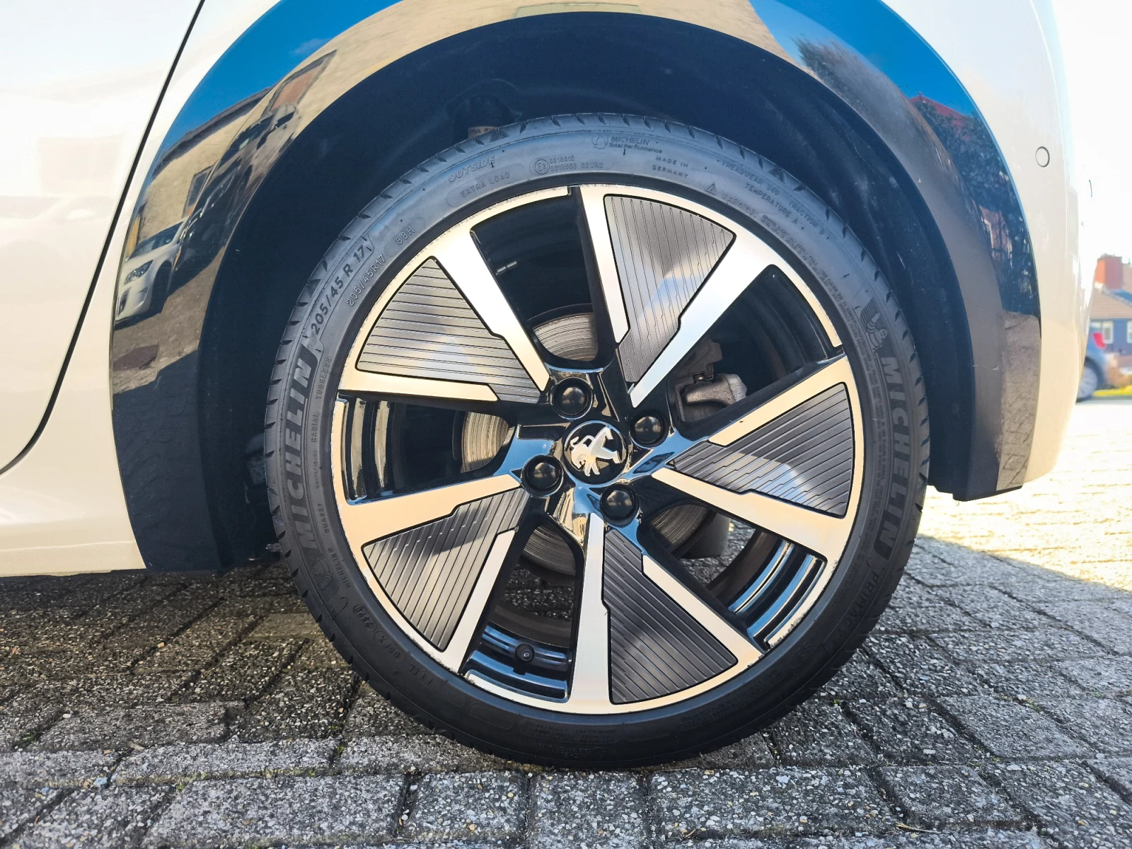 Hoofdafbeelding Peugeot e-208