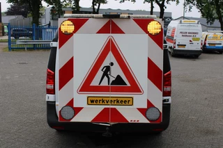 Hoofdafbeelding Mercedes-Benz Vito Mercedes-Benz Vito 116 CDI L2 Werkverkeer Wegwerkzaamheden Werkplaatsinrichting Aluca, Zwaailamp, Camera, Navigatie Zwaaibalk Sortimo