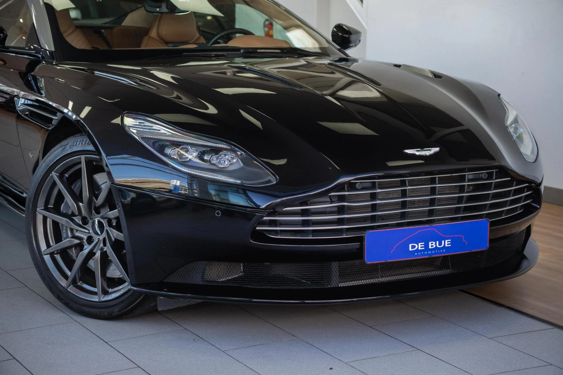 Hoofdafbeelding Aston Martin DB11