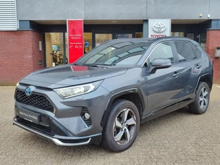 Toyota RAV4 2.5 PLUG-IN HYBRID STYLE TREKHAAK 1500KG TREKGEW STOEL/STUURVERW ACHTERBANKVERW KEYLESS CAMERA PARK-SENSOREN EL-ACHTERKLEP APPLE/ANDROID CLIMA AD-CRUISE