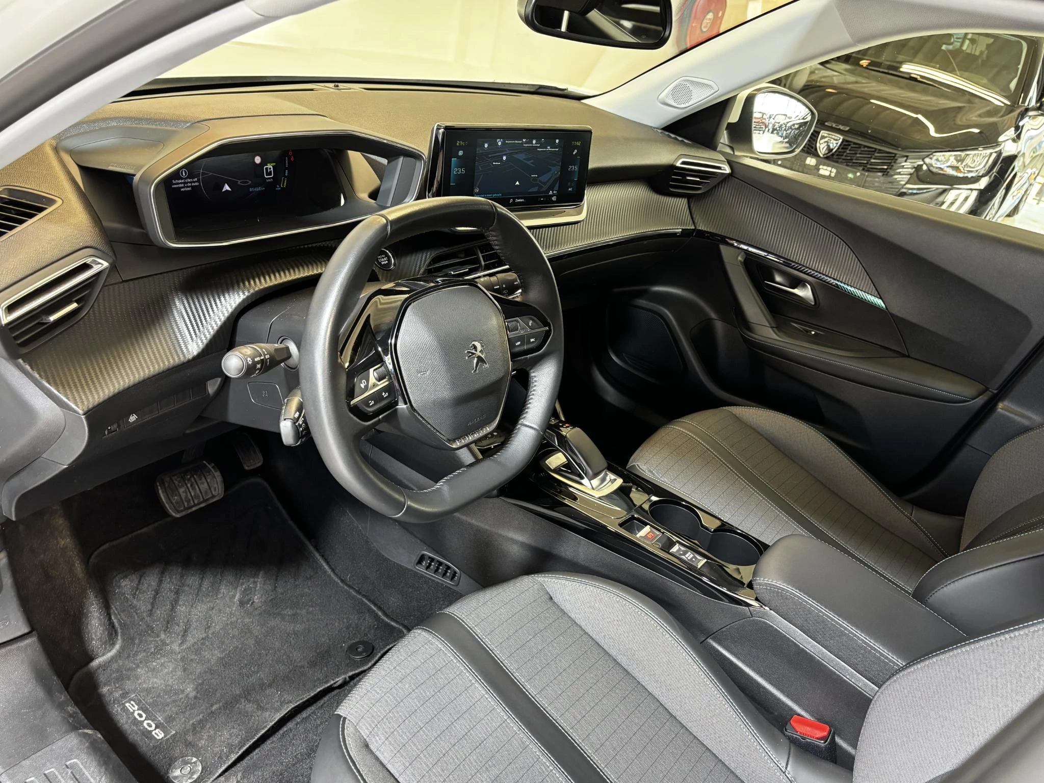 Hoofdafbeelding Peugeot e-2008