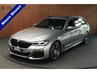 BMW 5 Serie Touring 520i M-Sport HUD Matrix DAP ACC Leer PDC Elektr. uitklapbaar trekhaak Elektr. bedienbaar achterklep Navi Camera Climate (3-zone) Memory seats PDC Zwarte binnenhemel LM velgen BTW auto