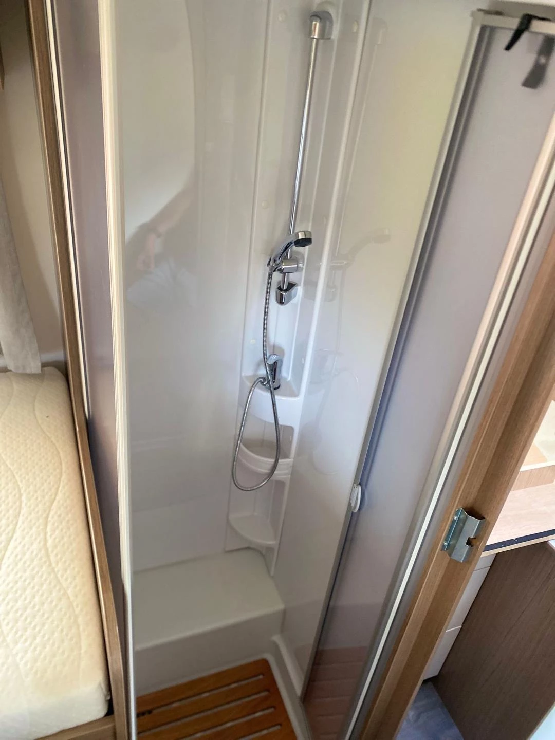 Hoofdafbeelding Carado T447