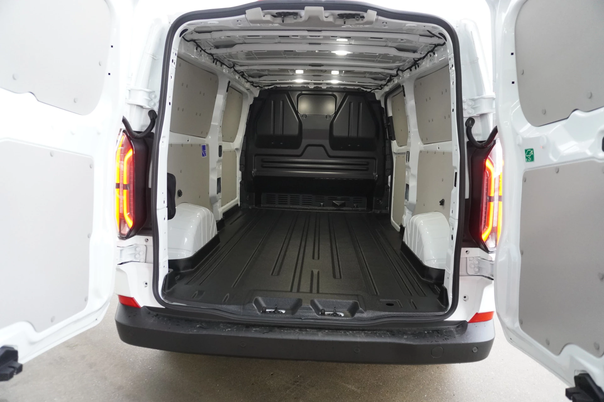 Hoofdafbeelding Ford E-Transit Custom