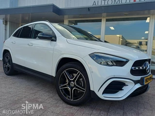 Hoofdafbeelding Mercedes-Benz GLA Mercedes GLA250e AMG/Pano/Trekhaak/Sfeer/2024/12dkm!/19"lmv