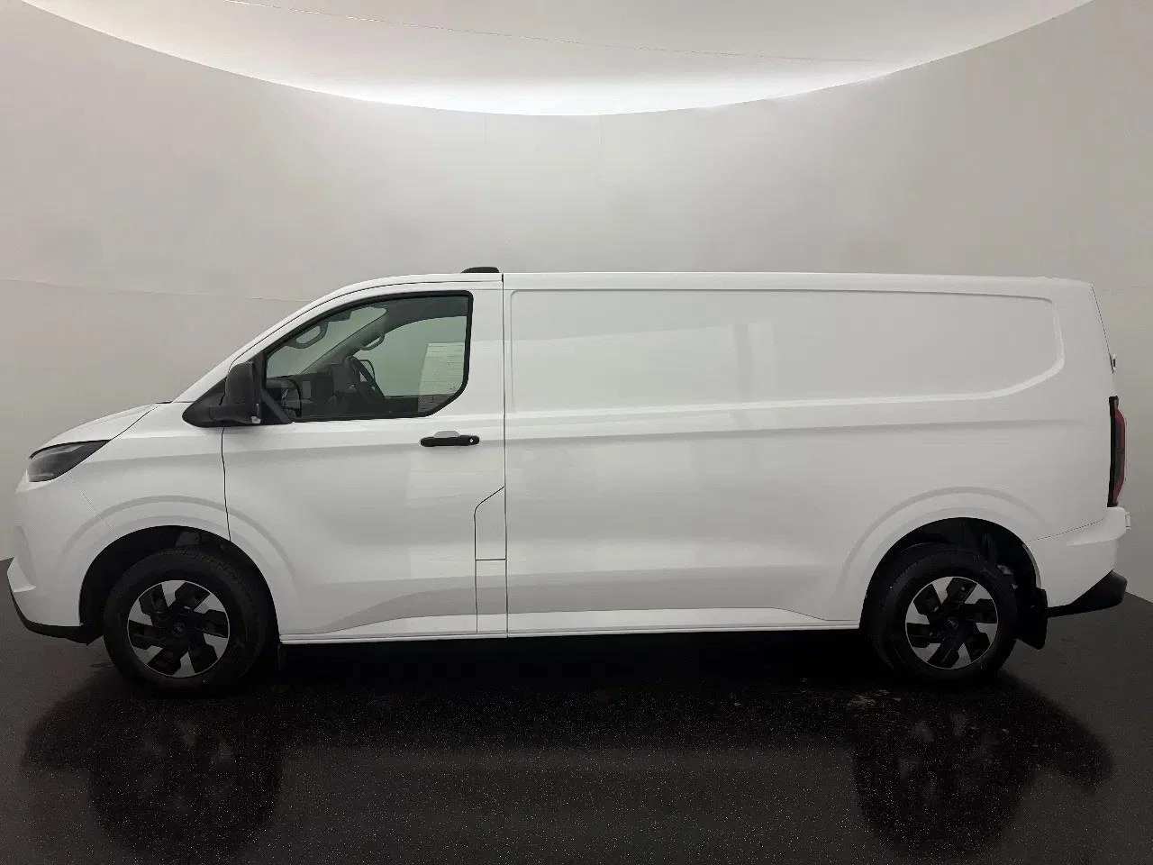 Hoofdafbeelding Ford E-Transit Custom