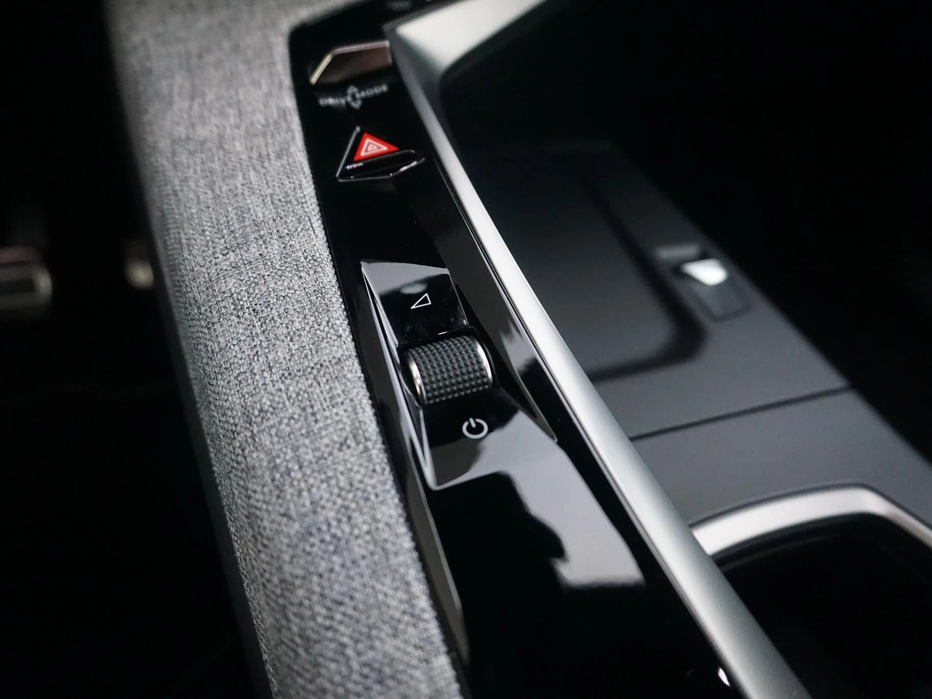 Hoofdafbeelding Peugeot e-3008