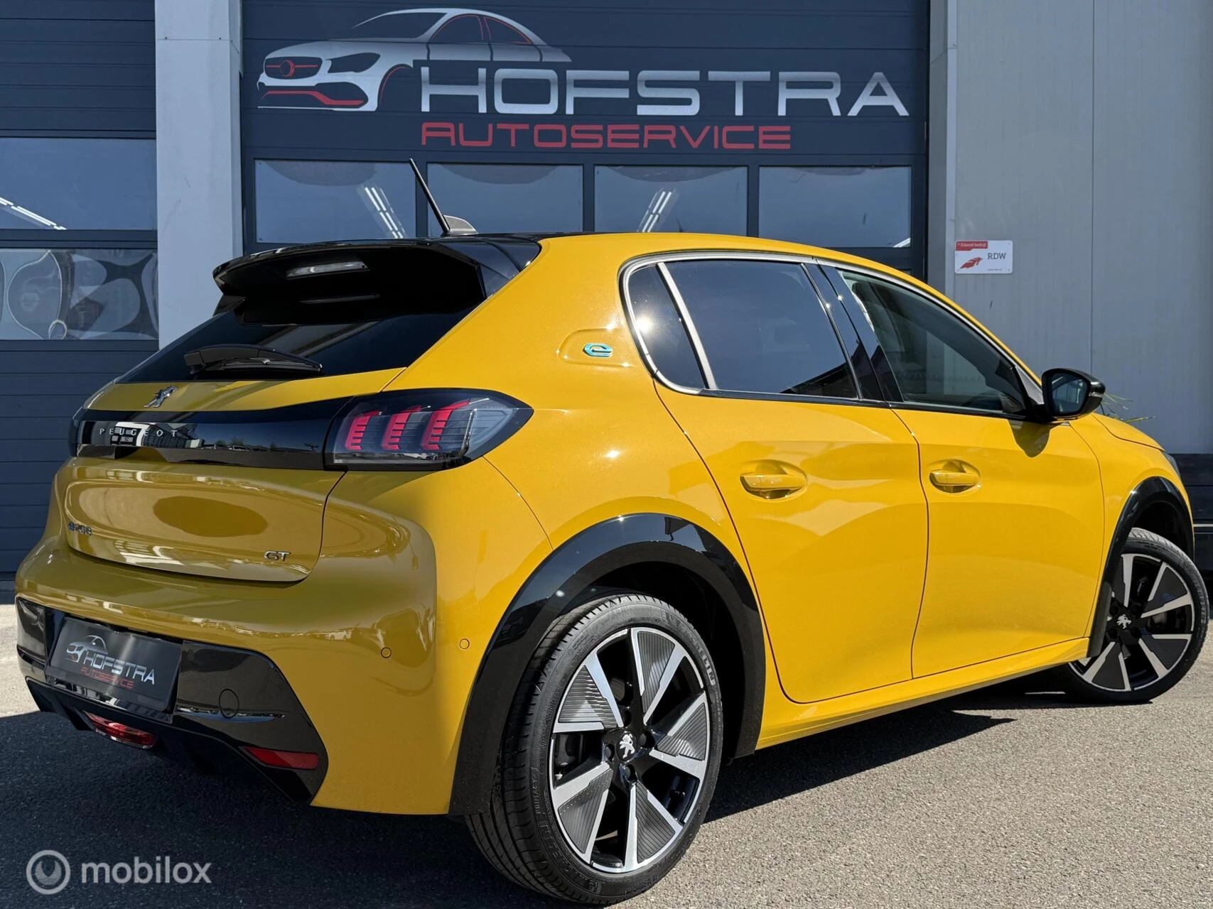 Hoofdafbeelding Peugeot e-208