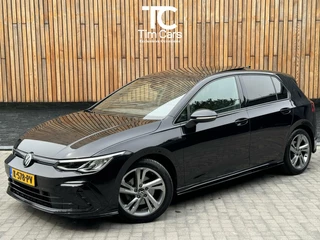 Volkswagen Golf 1.5 eTSI R-Line Automaat | Pano | LED | Parkeesensoren voor en achter | Sfeerverlichting | Alcantara/Leer | Stuur en stoelverwarming