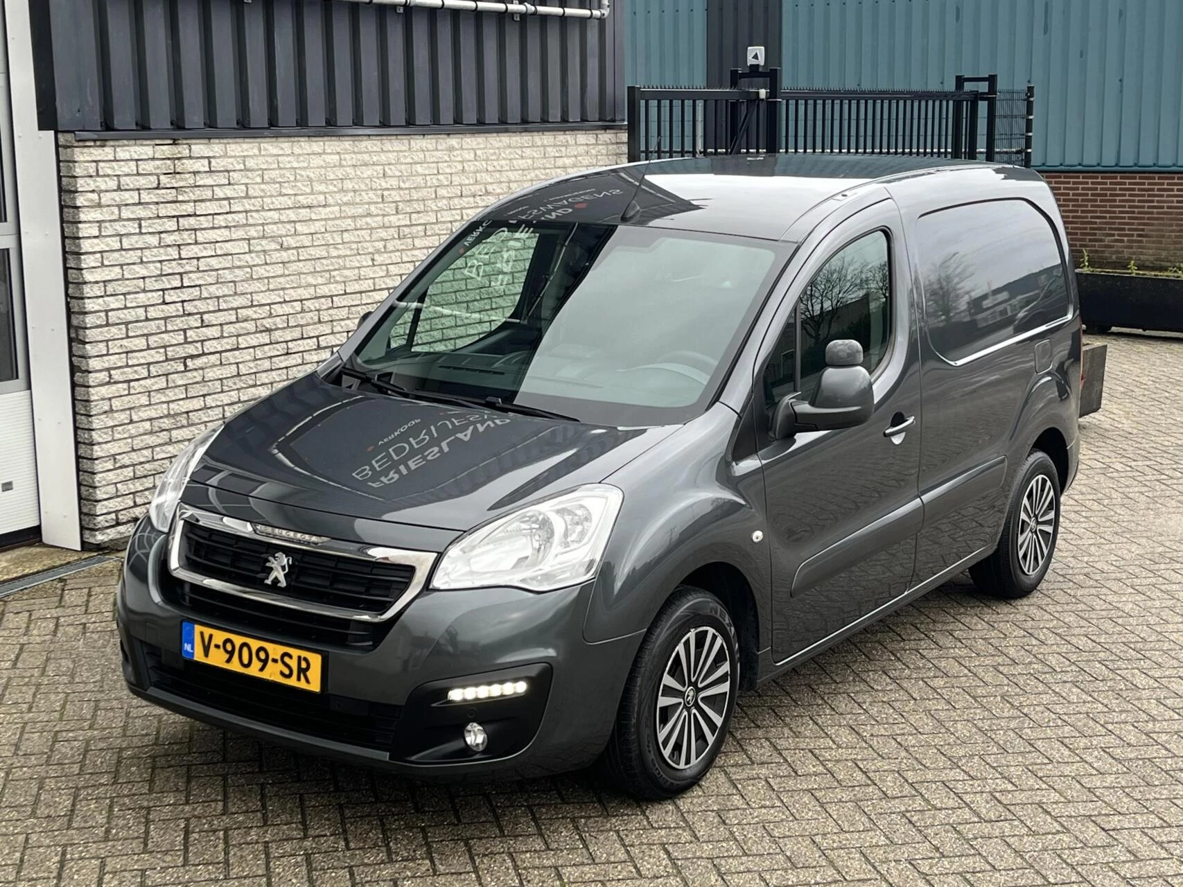 Hoofdafbeelding Peugeot Partner