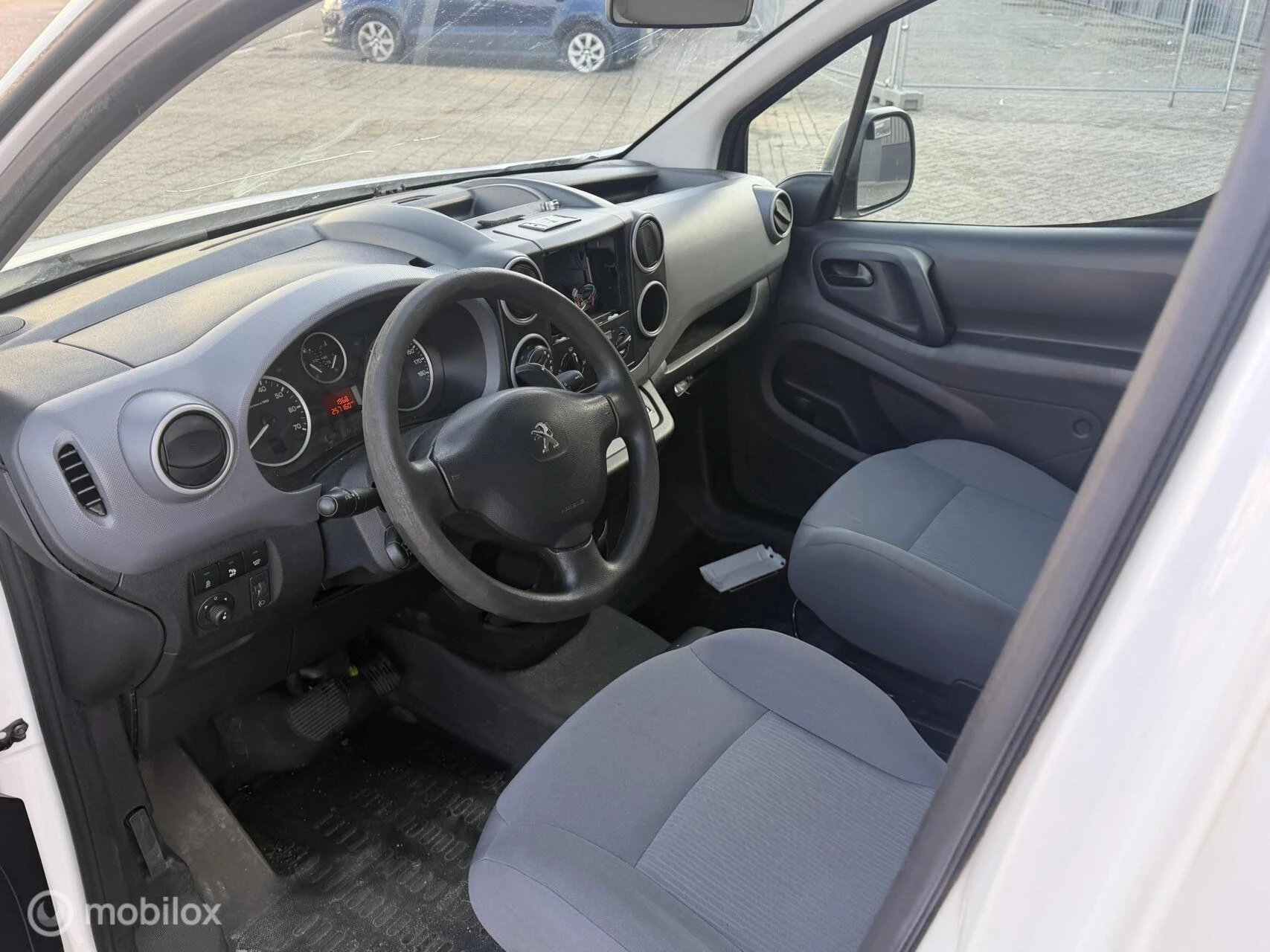 Hoofdafbeelding Peugeot Partner