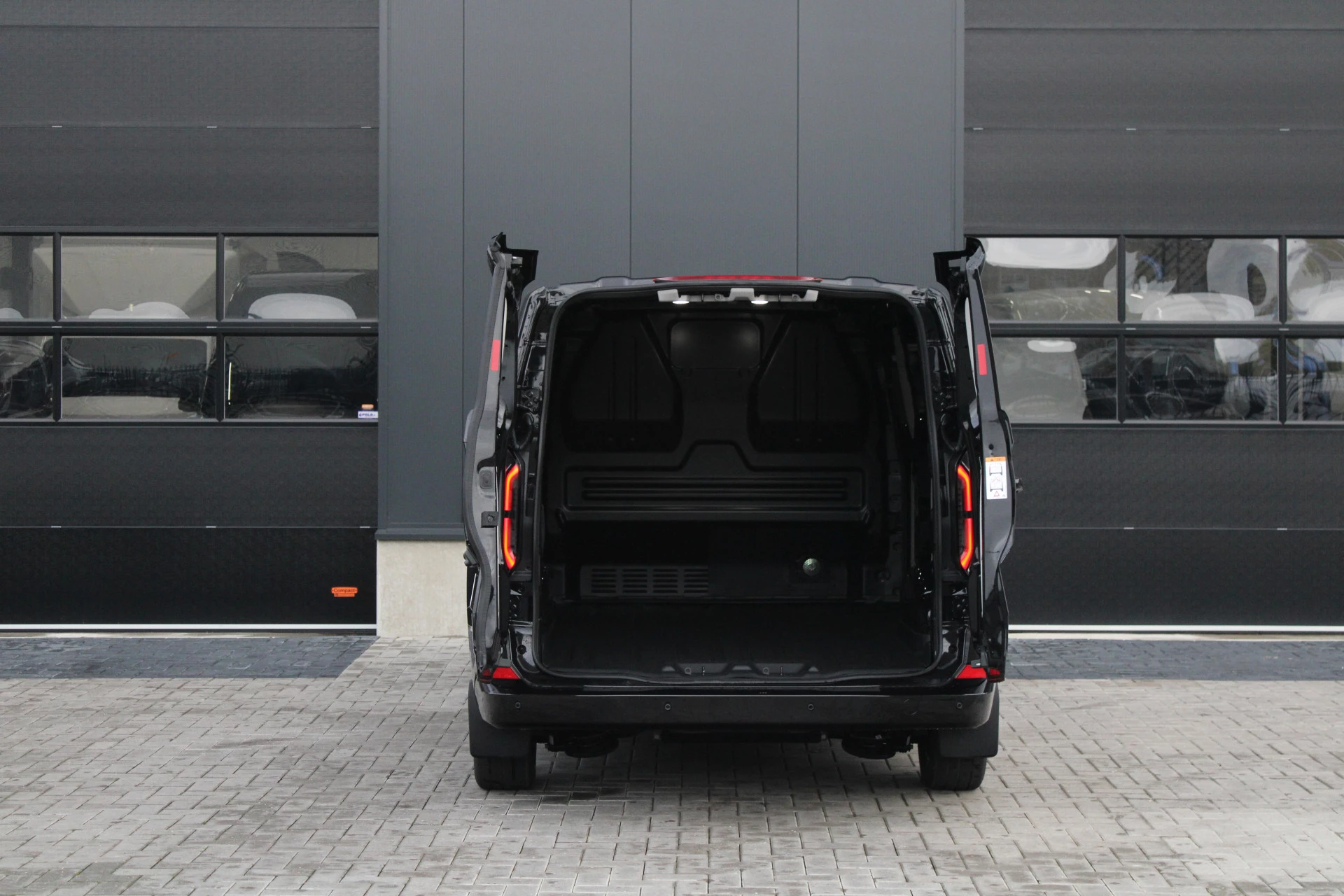 Hoofdafbeelding Ford E-Transit Custom