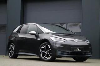 Volkswagen ID.3 First Plus 58 kWh IQ Light Trekhaak AdaptivCruise AppleCarplay LaneAssist Lmv PrivacyGlass Camera 88000KM BJ2020