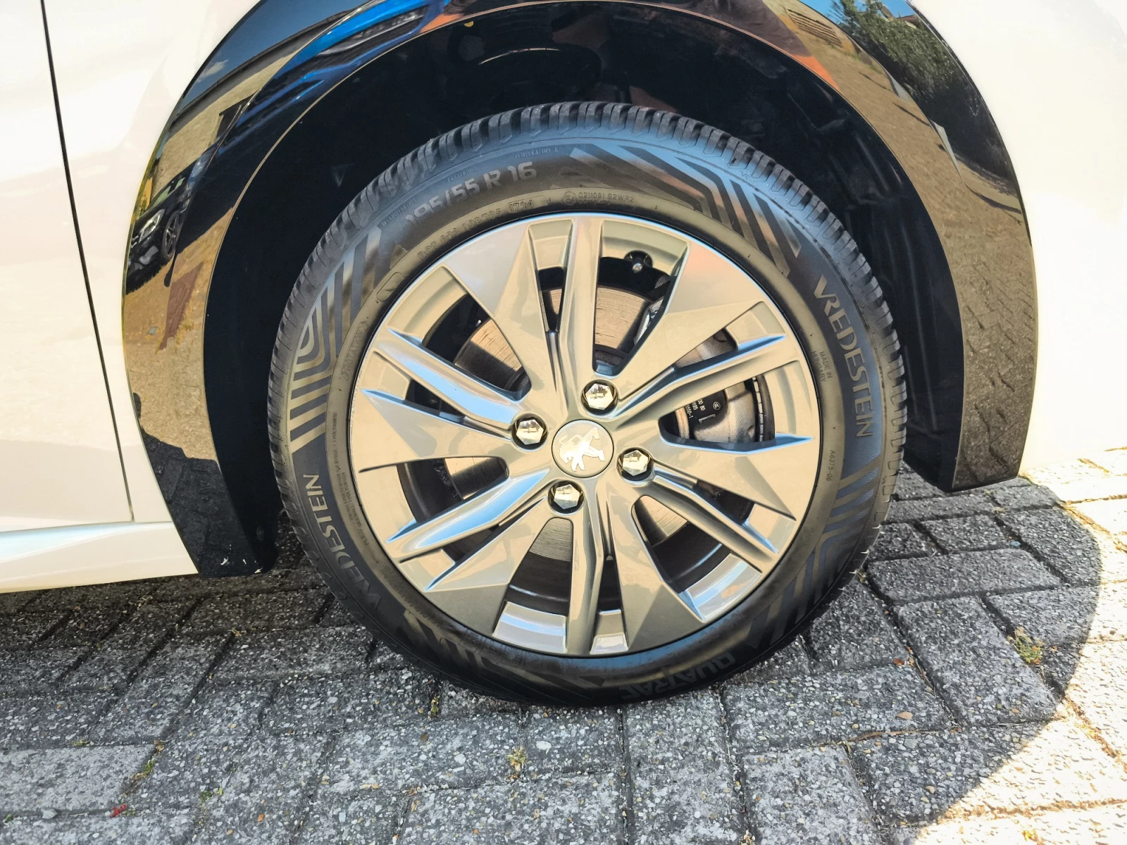 Hoofdafbeelding Peugeot e-208