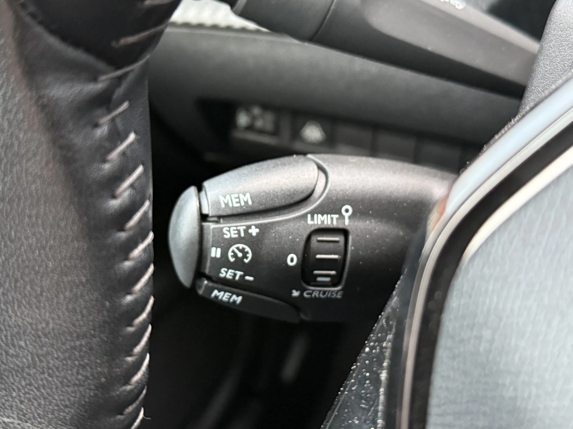 Hoofdafbeelding Peugeot e-2008