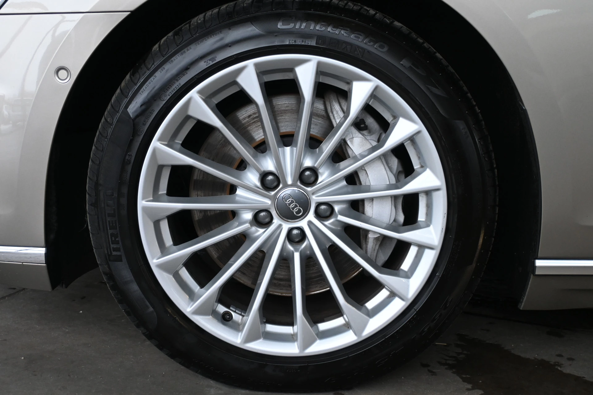 Hoofdafbeelding Audi A8