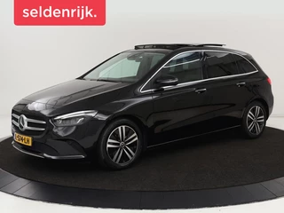 Hoofdafbeelding Mercedes-Benz B-Klasse Mercedes-Benz B-klasse 180 Business Solution Luxury | Panoramadak |  Leder | Stoelverwarming | Trekhaak | Memory | Keyless | Matrix LED | Sfeerverlichting | Navigatie | Widescreen