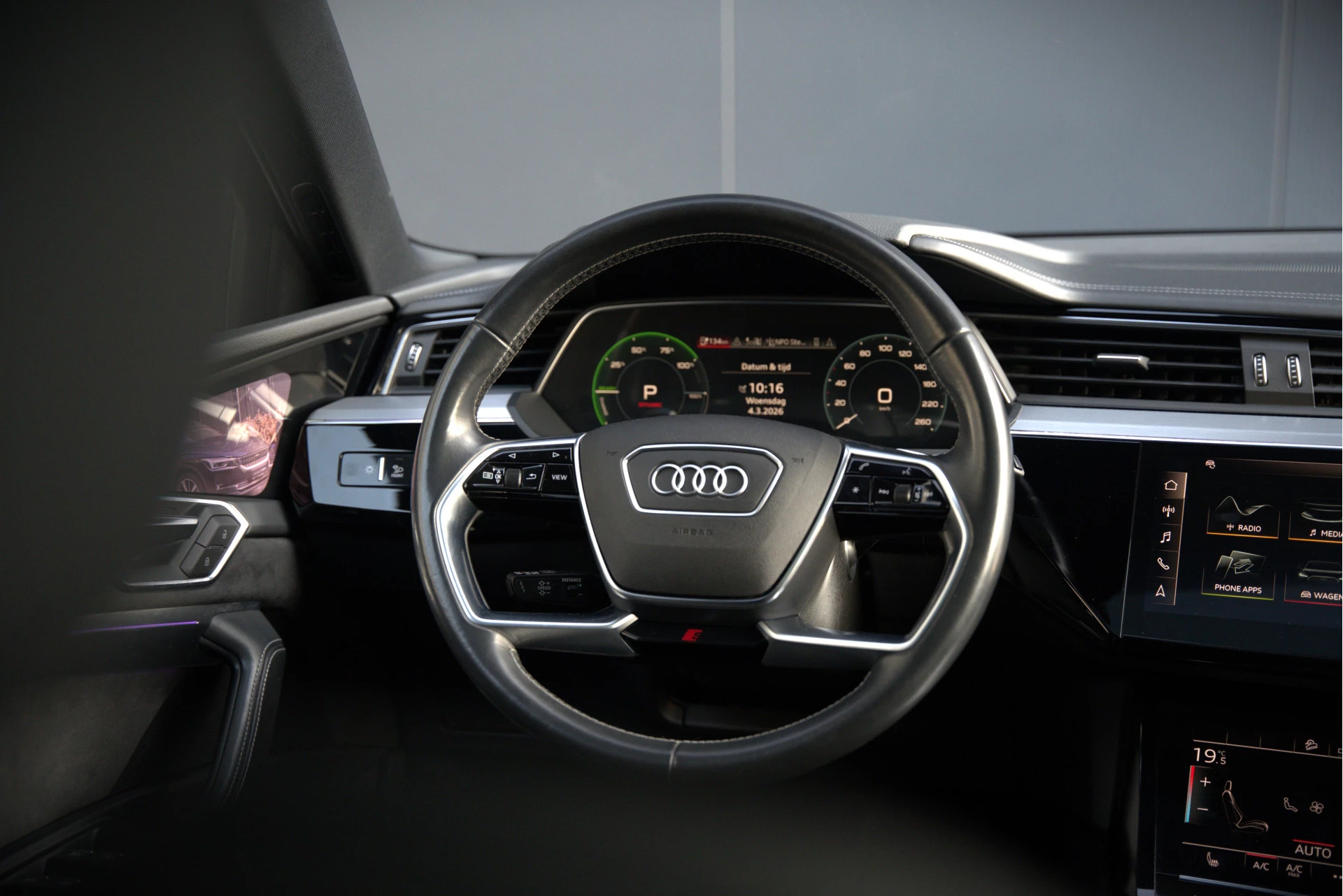 Hoofdafbeelding Audi e-tron