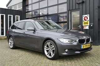 BMW 3 Serie Touring 316i Executive Automaat-8 | Panodak | Dealer onderhouden | 18" | Xenon | M-stuur