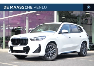 BMW X1 sDrive20i High Executive M Sport Automaat / Trekhaak / Sportstoelen / Stoelverwarming / Adaptieve LED / Parking Assistant Plus / Head-Up /  Live Cockpit Professional