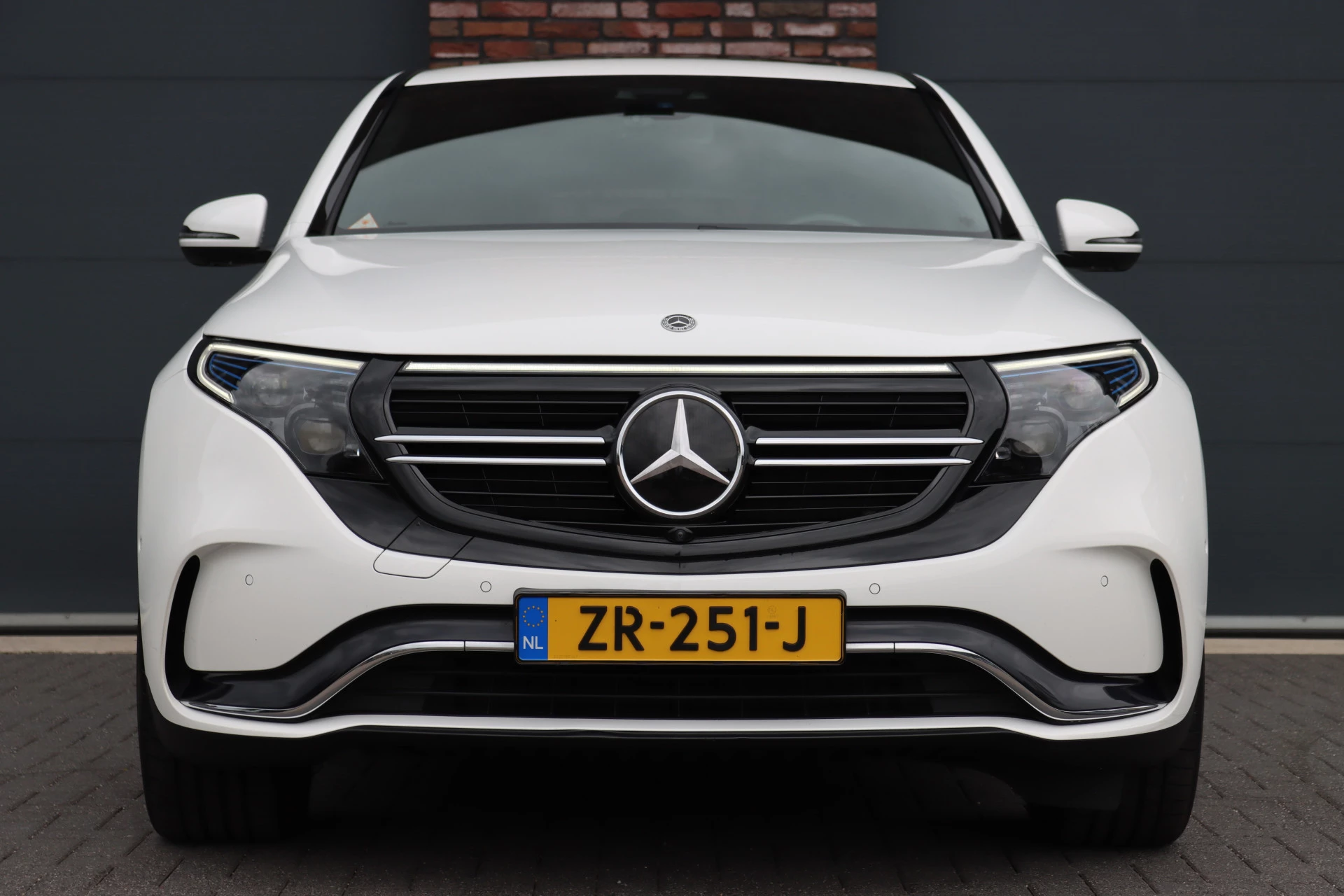 Hoofdafbeelding Mercedes-Benz EQC