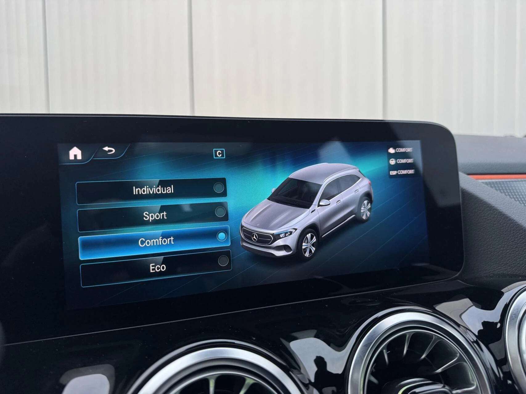 Hoofdafbeelding Mercedes-Benz EQA